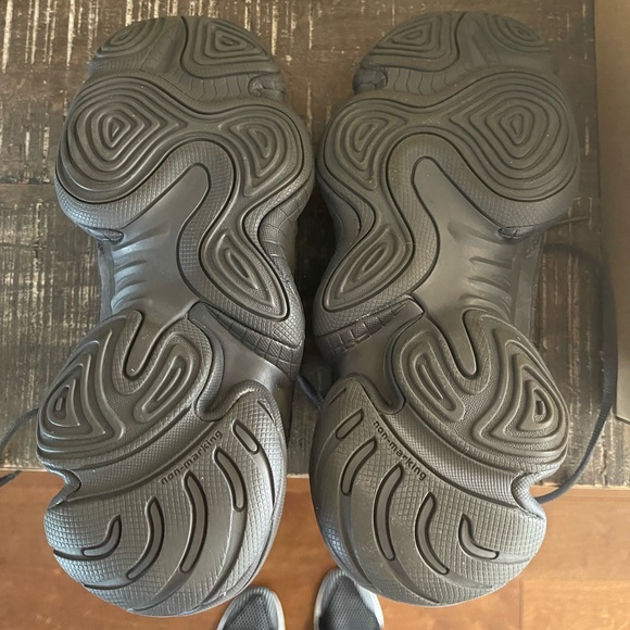 Mens Adidas x Yeezy 500 in Utility Black, size 7 AUTHENTIC - Picture 4 of 9